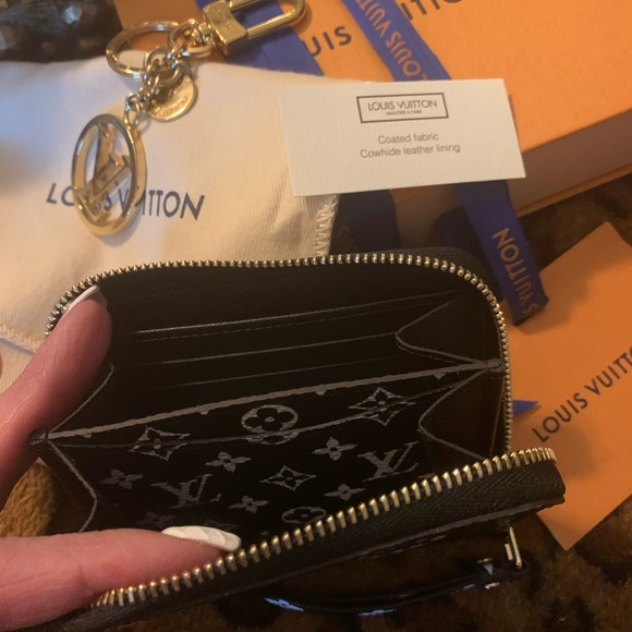 ***SOLD*** Louis Vuitton Jungle zippy - Picture 7 of 8